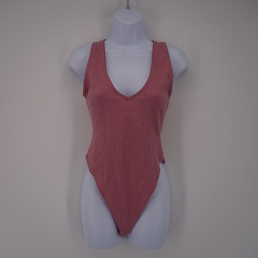 Wild Fable NWT Women's Pink Waffle Knit Sleeveless Bodysuit Size Small - Picture 1 of 4